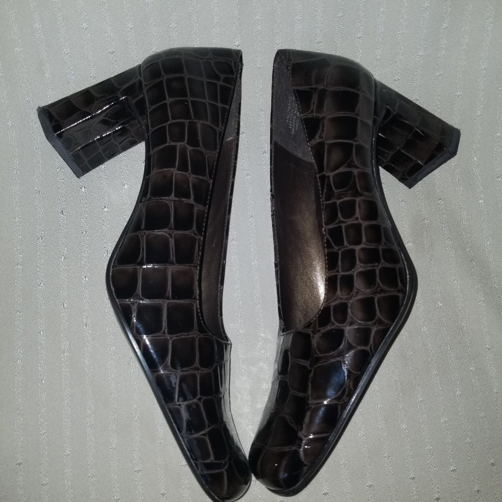 Shoes - Picture 3 of 4